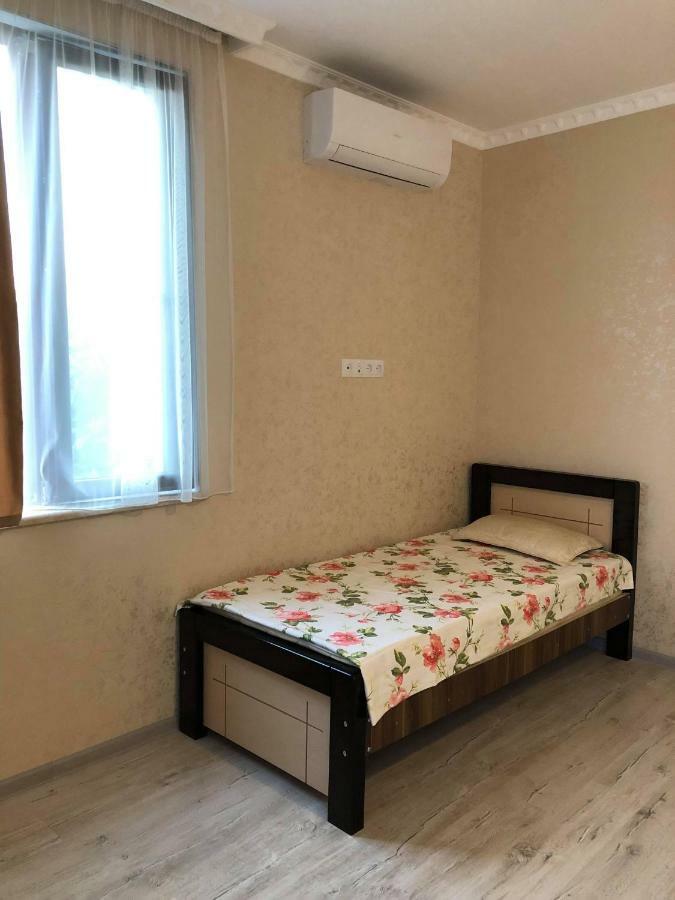 Papillon Apartman Chakvi Szoba fotó